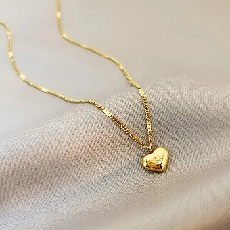 Collier doré avec pendentif cœur