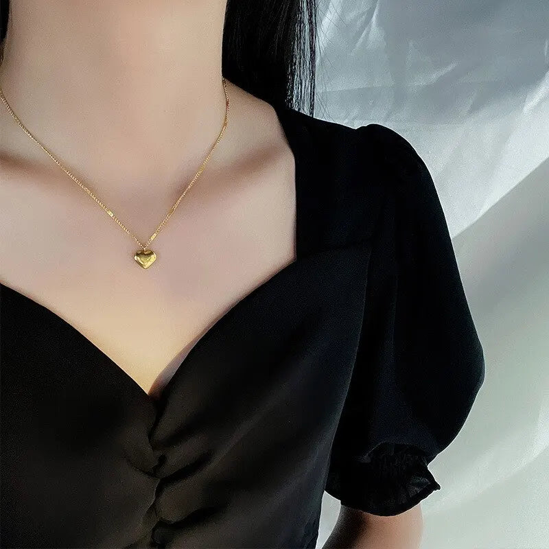 Collier doré avec pendentif cœur