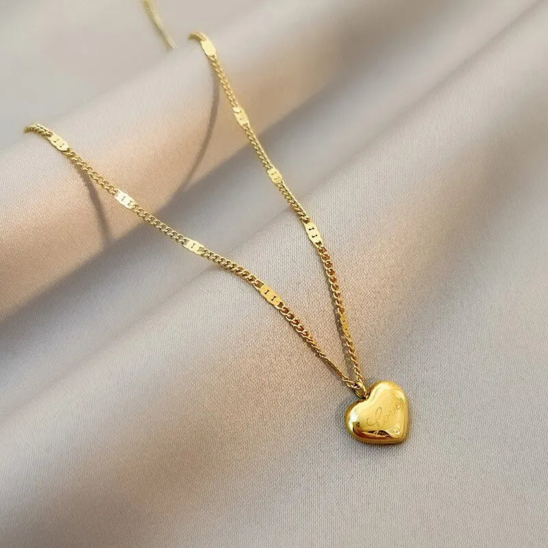 Collier doré avec pendentif cœur