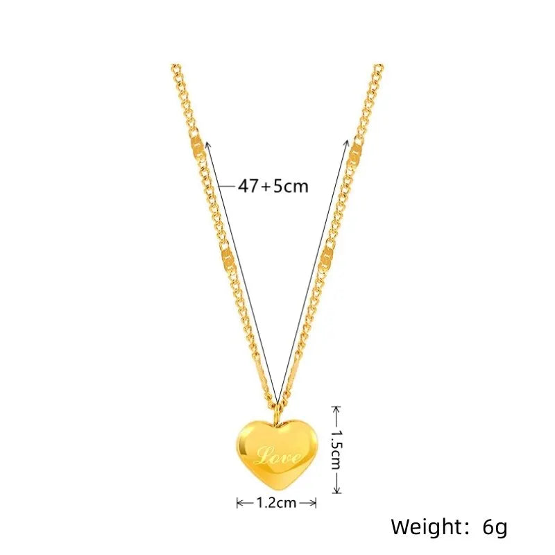 Collier doré avec pendentif cœur